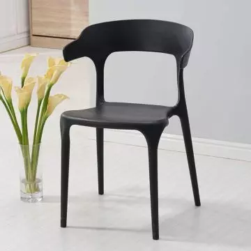 Mahmayi HYPP-04 black PP stackable horn dining chair with curved open backrest and slim tapered legs on white floor